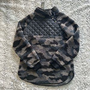 Natural Reflections Sherpa Camouflage pullover, Women’s Size M